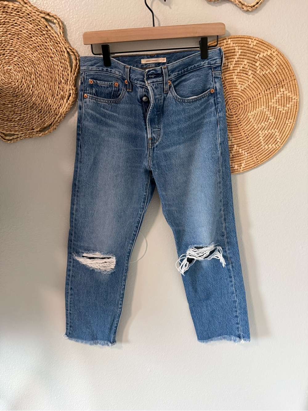 Women’s wedgie straight Blue Distressed Cropped Jeans